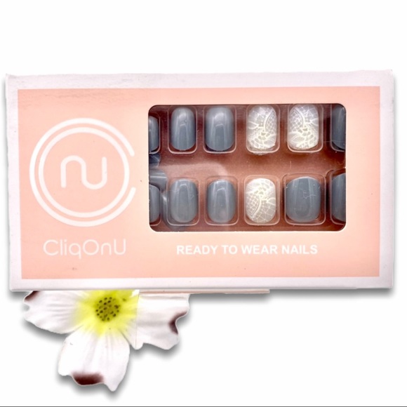 NIB CliqOnU Gray Lace Manicure Set - Picture 1 of 13